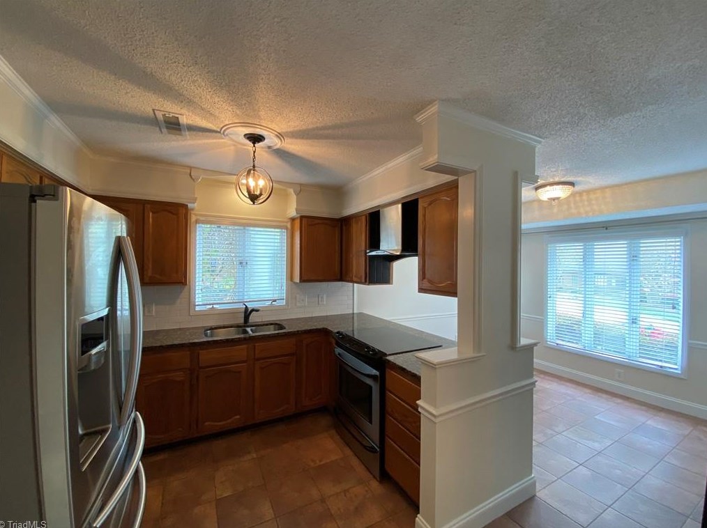 124 Breckindale Cir, Winston Salem NC  27104-4461 exterior