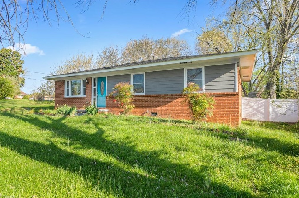 7 Armhurst Ct, Greensboro, NC 27405