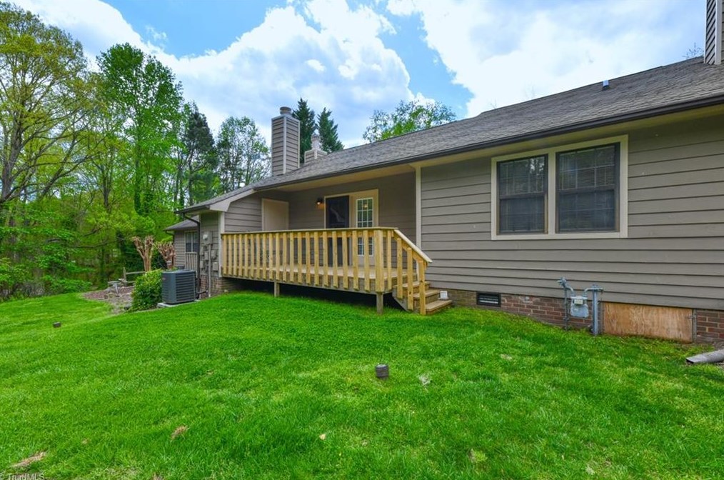 1202 Watermark Ct, High Point NC 27265-2332 exterior