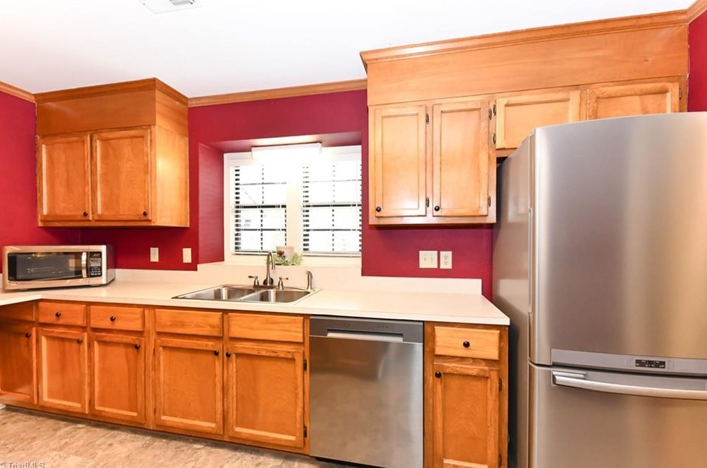 1202 Watermark Ct, High Point NC 27265-2332 exterior