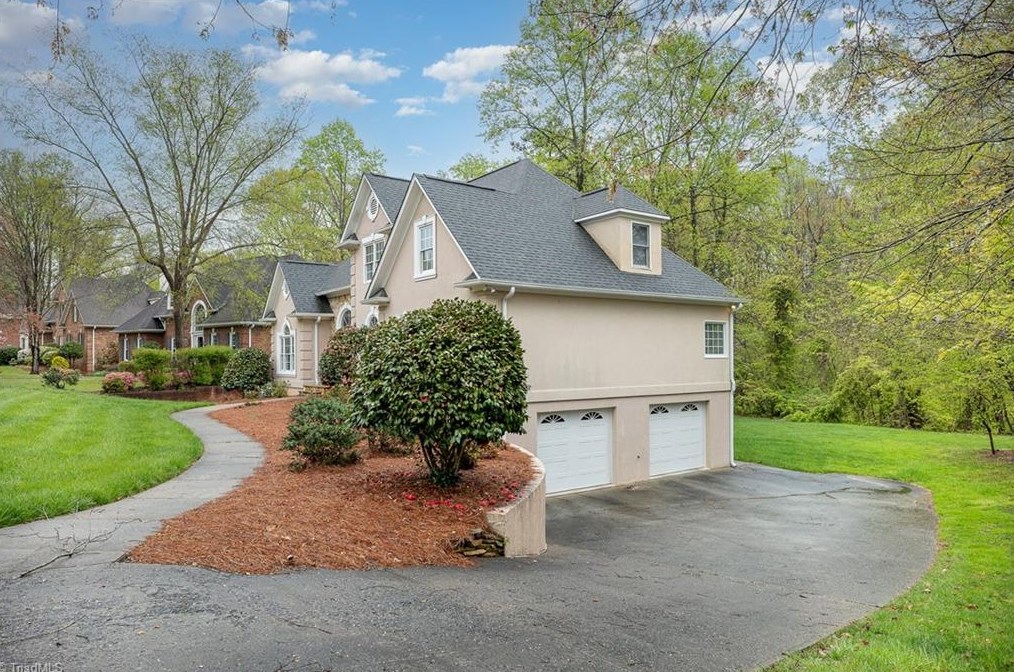 5017 Mayberry Ln, Winston Salem, NC 27106