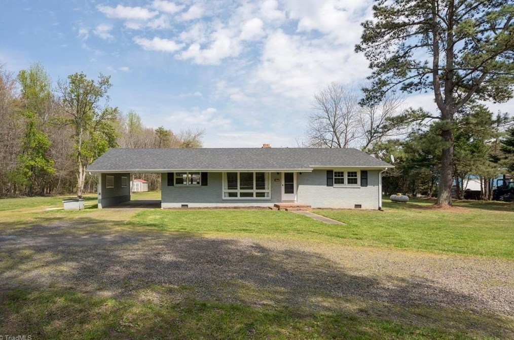 1166 Friendly Rd, Eden, NC 27288