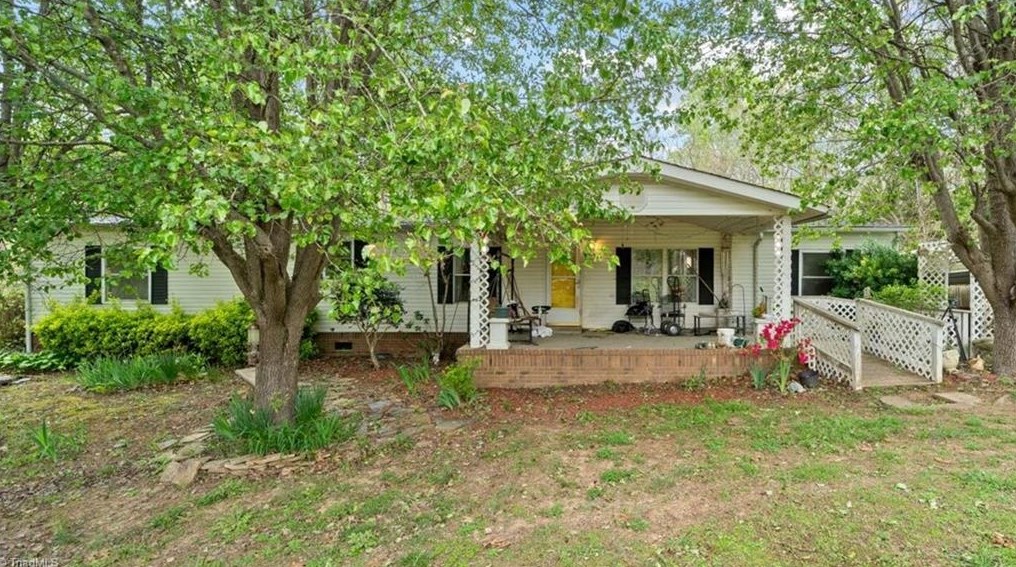 6654 Kerr Dr, Randleman, NC 27317-8096