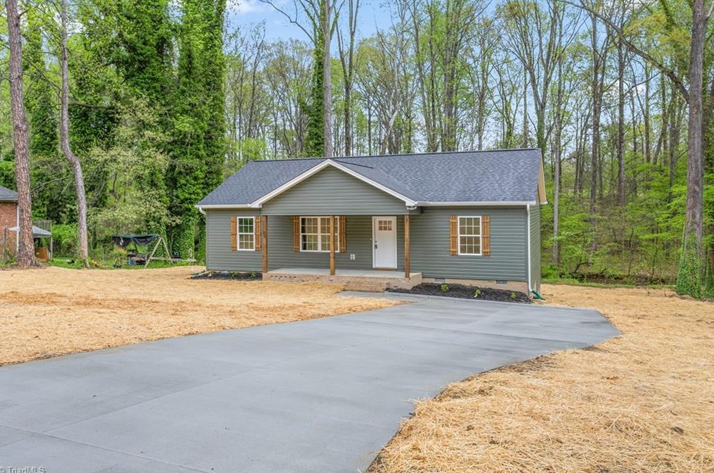 6144 Pinebrook Dr, High Point, NC 27263