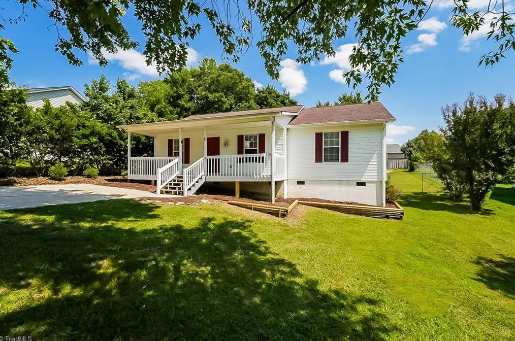 5 Elm St, Thomasville, NC 27360-7610