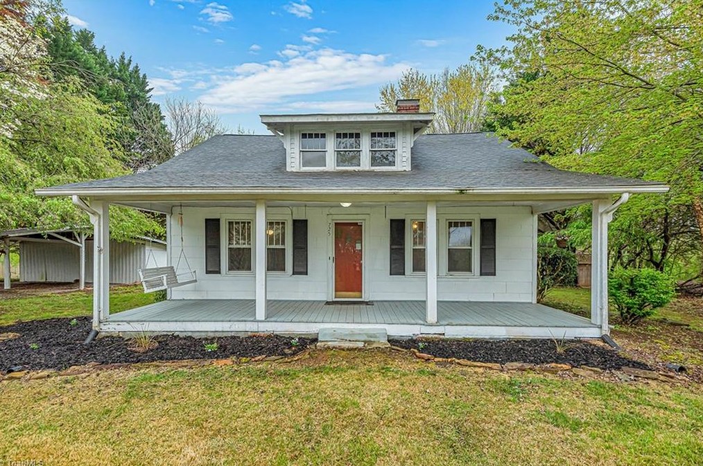 725 Osborne Sunset Dr, North Wilkesboro, NC 28659-8839