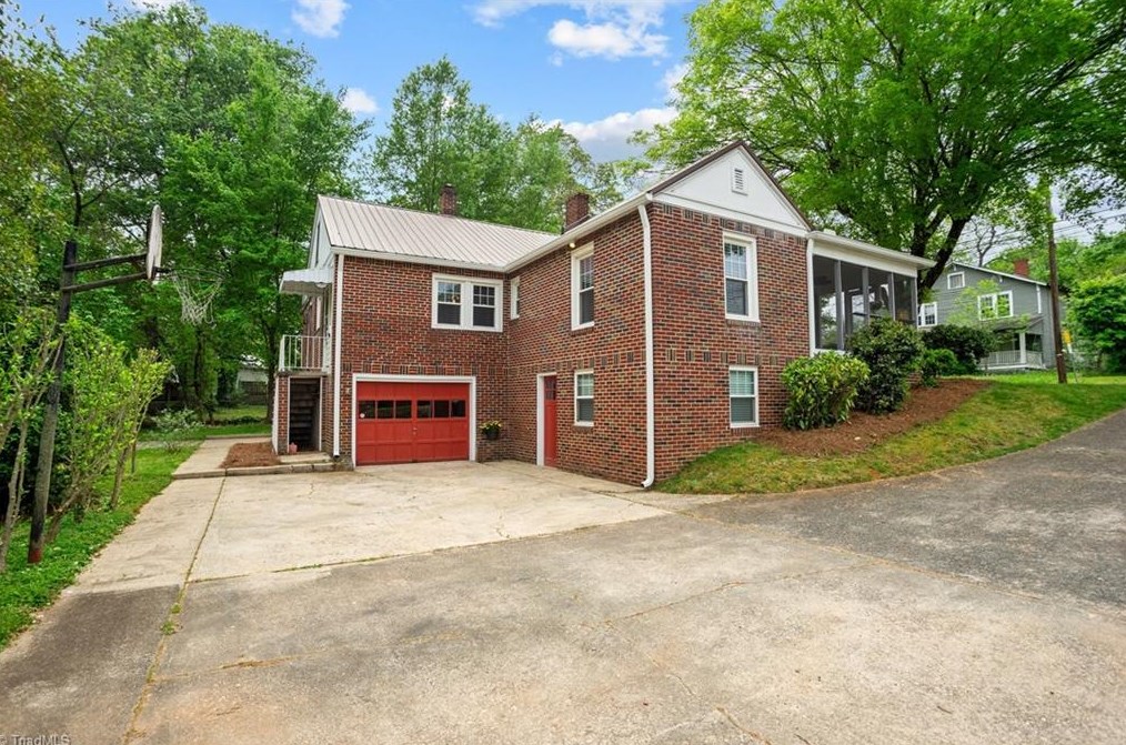 611 Westside Dr, Lexington NC  27292-2957 exterior