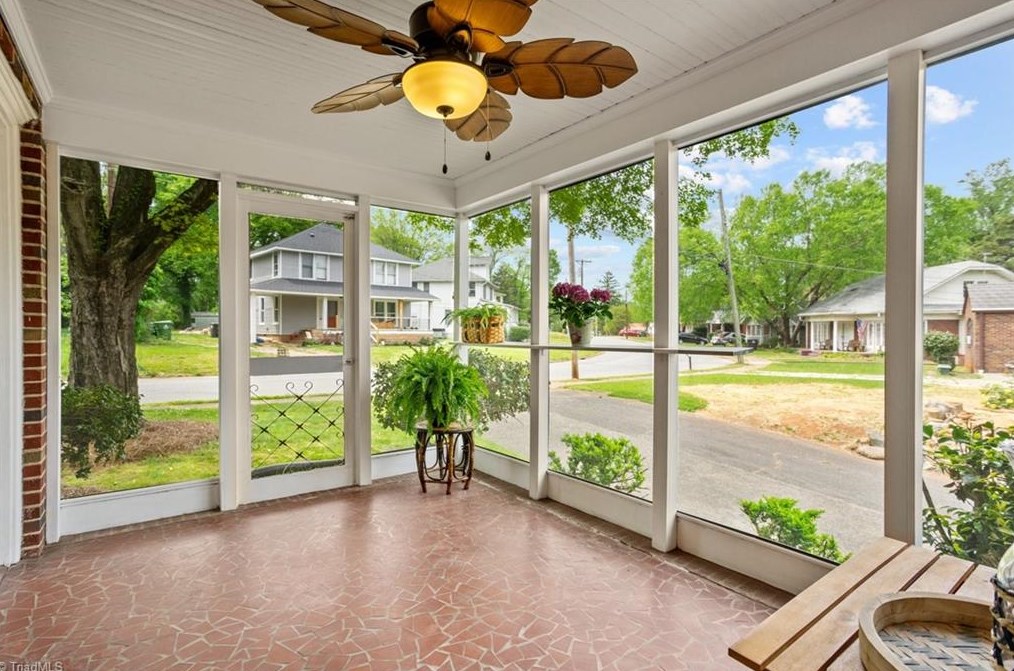 611 Westside Dr, Lexington NC  27292-2957 exterior