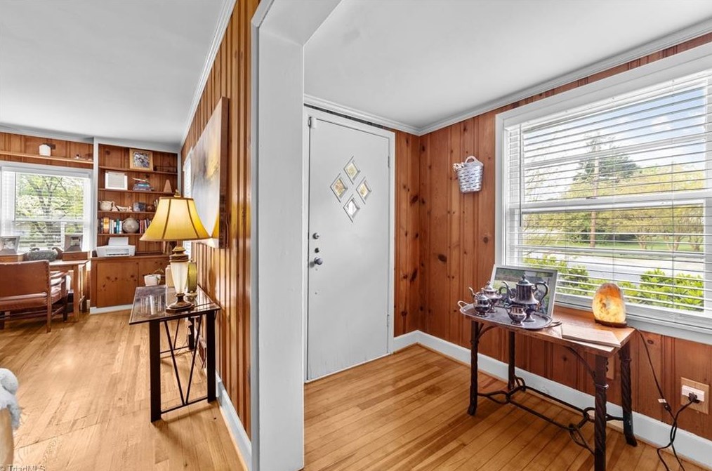 5010 Friendly Ave, Greensboro NC  27410-4336 exterior