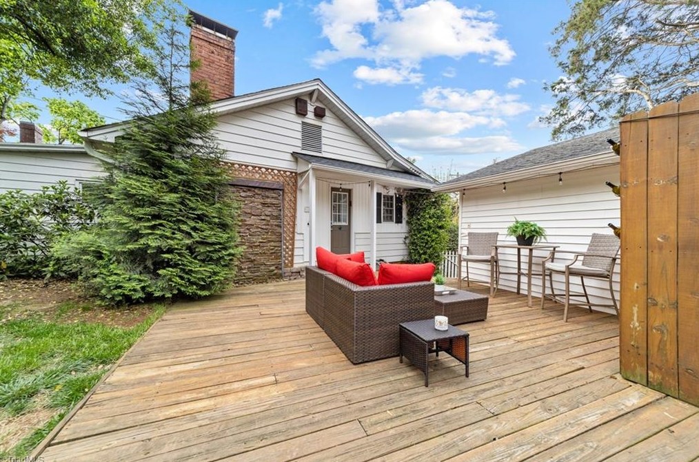 5010 Friendly Ave, Greensboro NC  27410-4336 exterior