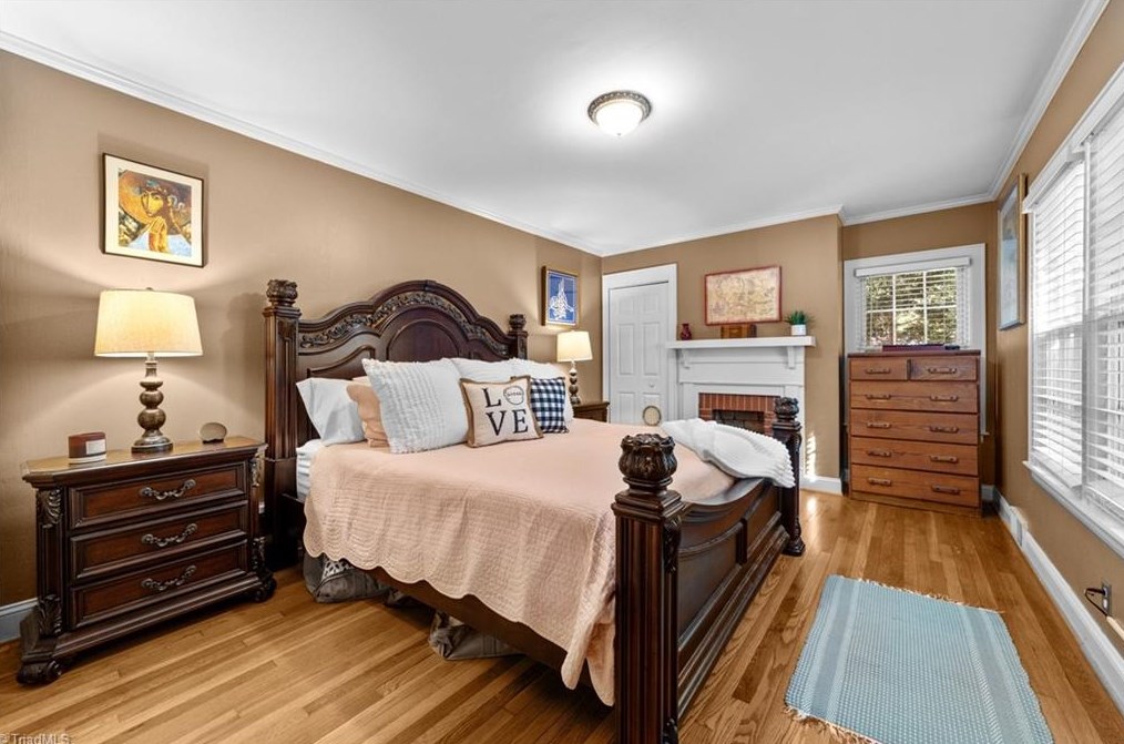 5010 Friendly Ave, Greensboro NC  27410-4336 exterior