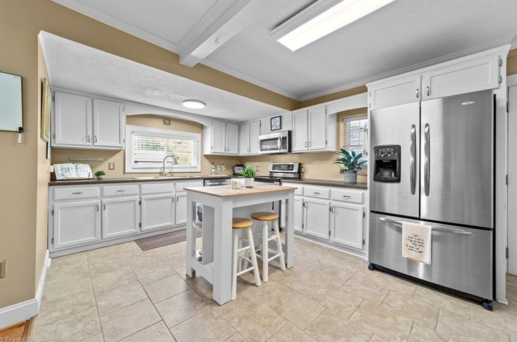 5010 Friendly Ave, Greensboro NC  27410-4336 exterior