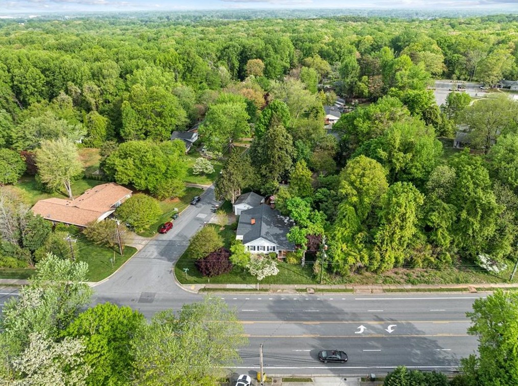 5010 Friendly Ave, Greensboro NC  27410-4336 exterior