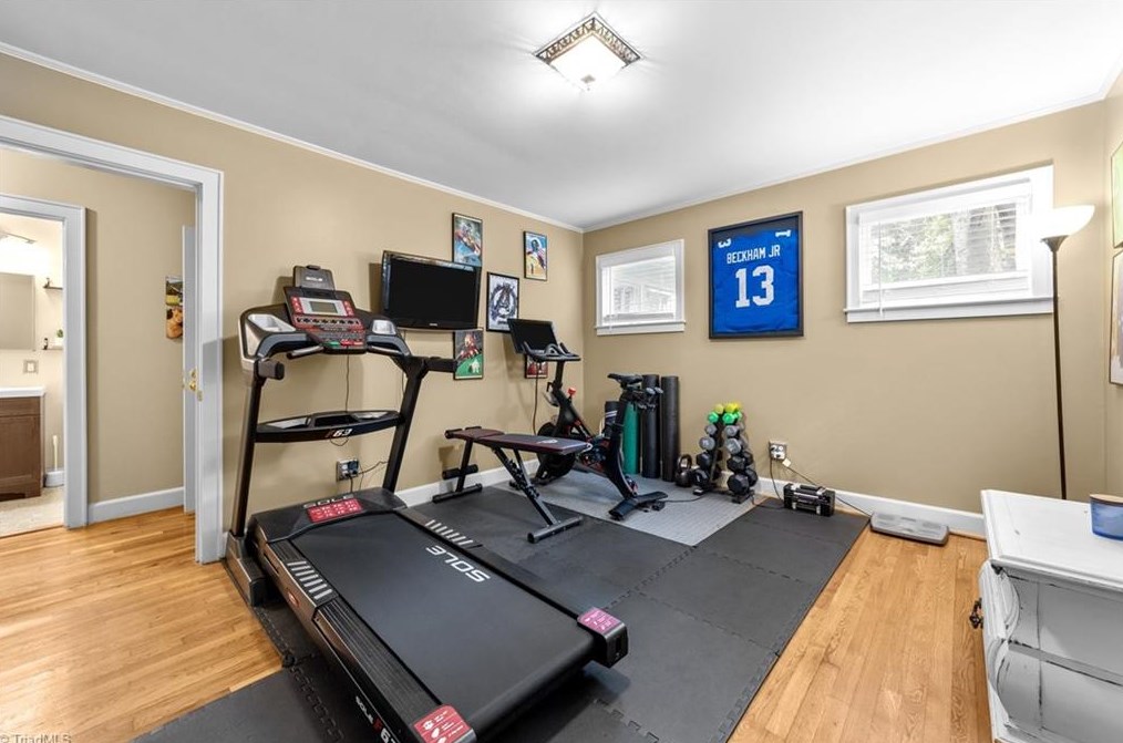 5010 Friendly Ave, Greensboro NC  27410-4336 exterior