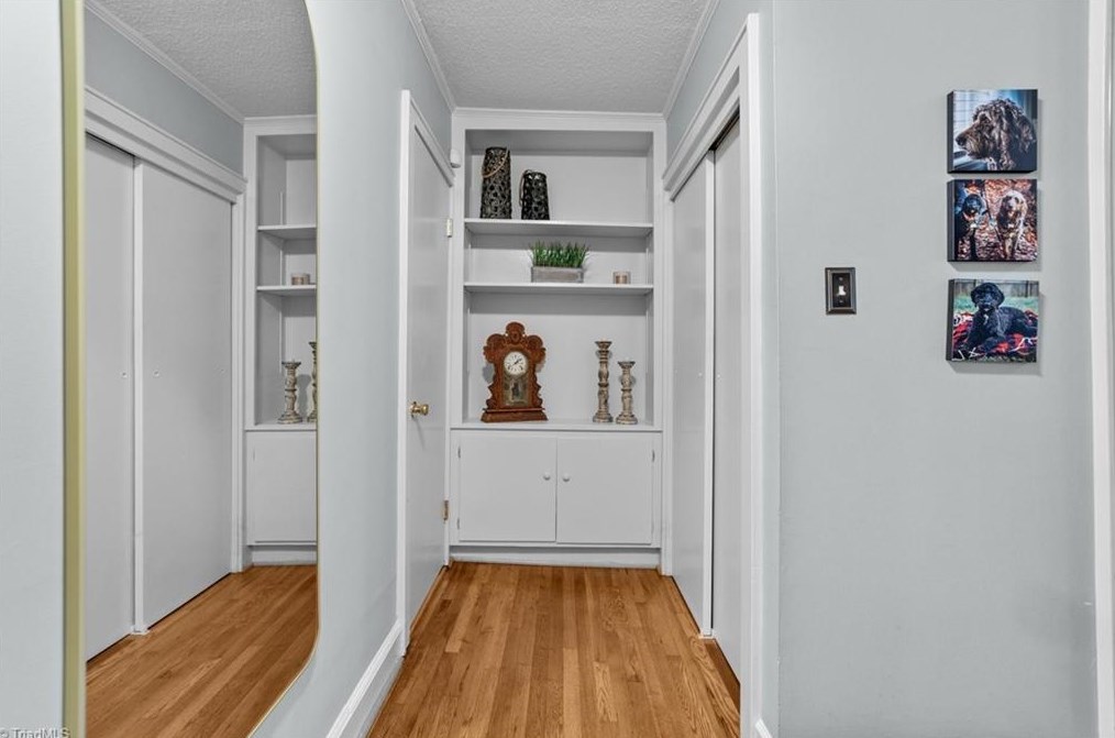 5010 Friendly Ave, Greensboro NC  27410-4336 exterior