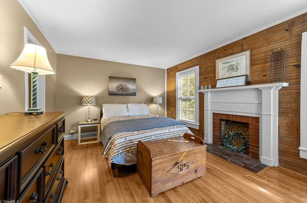 5010 Friendly Ave, Greensboro NC  27410-4336 exterior