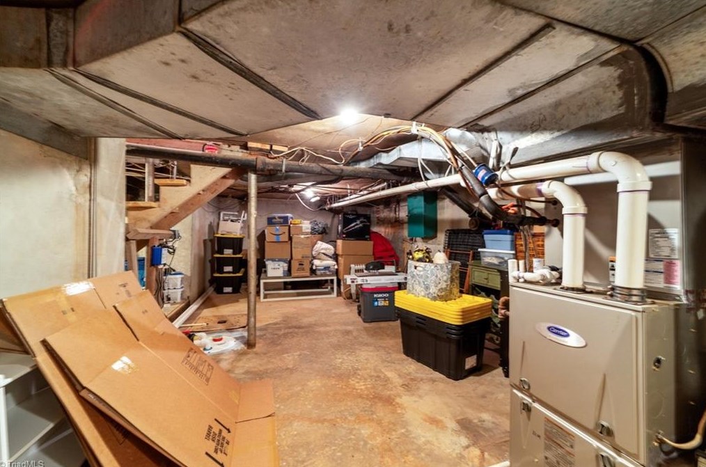 5010 Friendly Ave, Greensboro NC  27410-4336 exterior