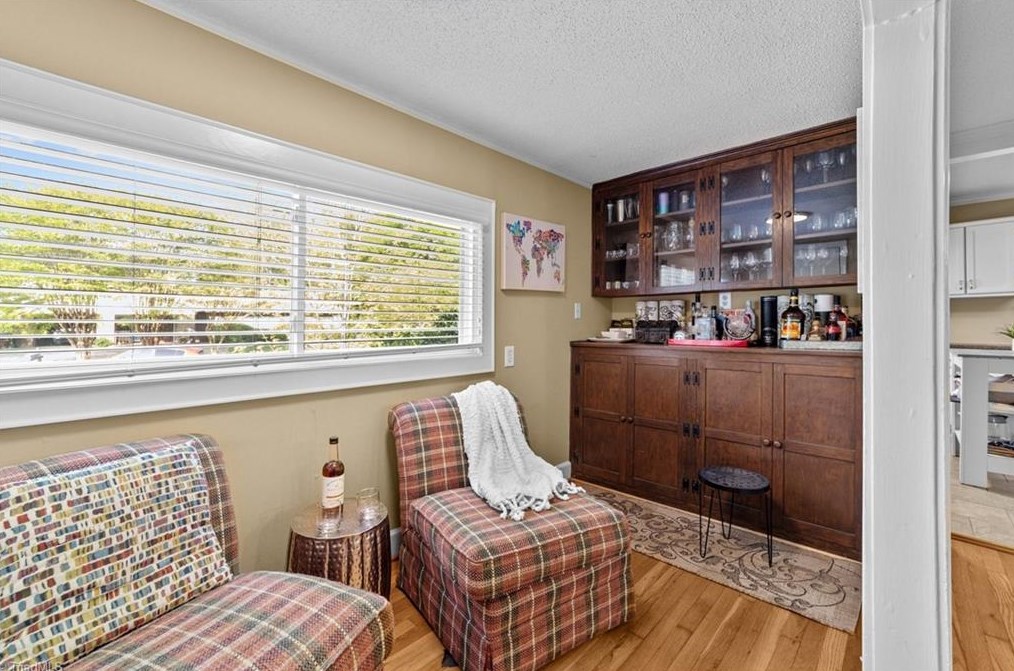 5010 Friendly Ave, Greensboro NC  27410-4336 exterior