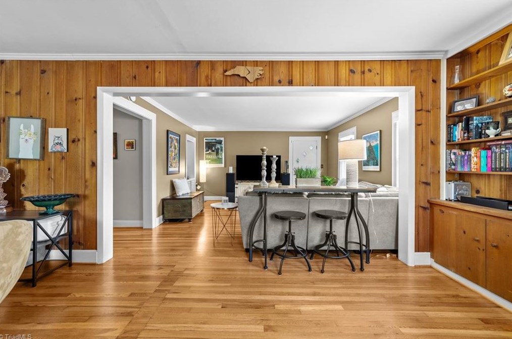 5010 Friendly Ave, Greensboro NC  27410-4336 exterior