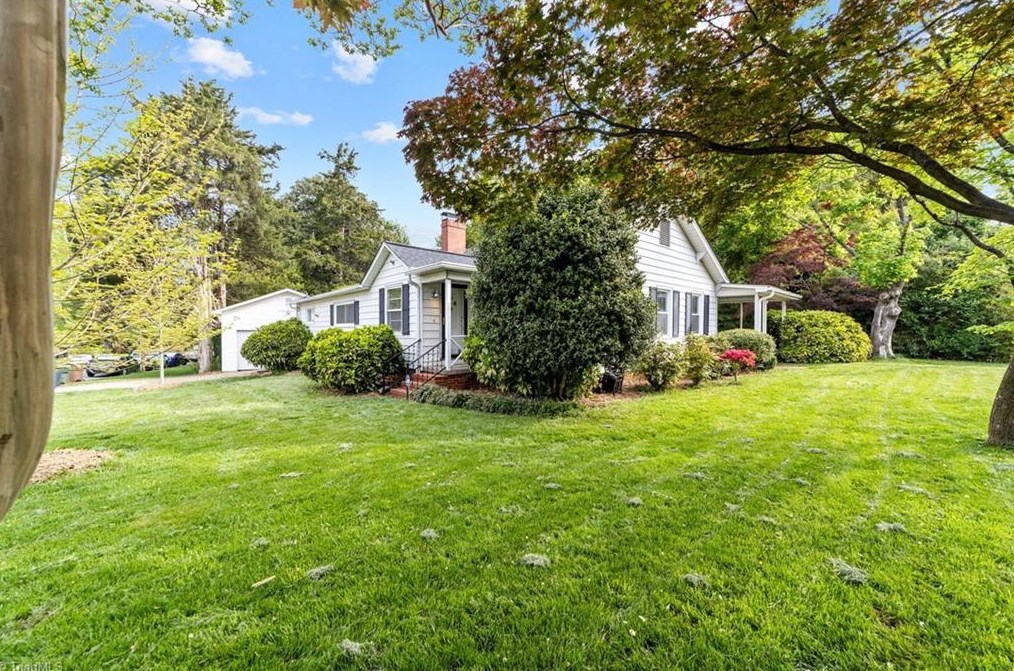 5010 Friendly Ave, Greensboro NC  27410-4336 exterior