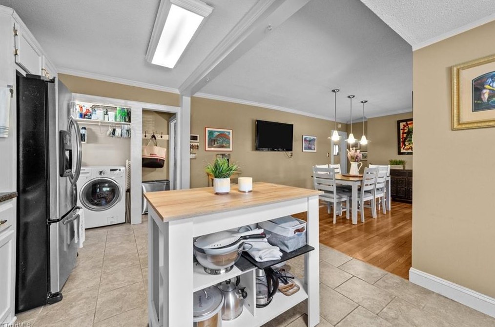 5010 Friendly Ave, Greensboro NC  27410-4336 exterior