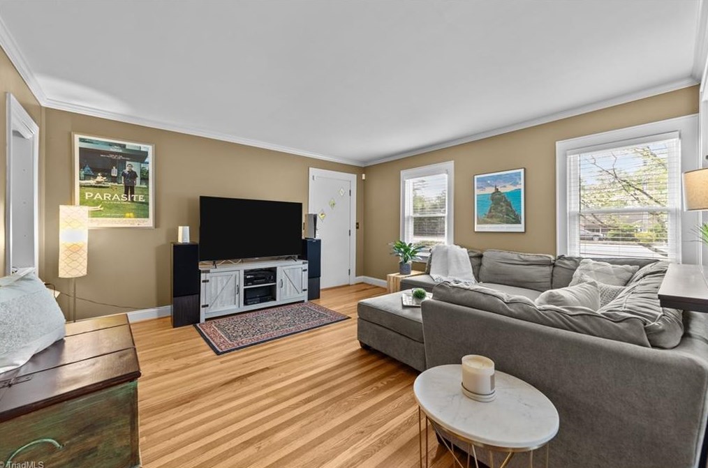 5010 Friendly Ave, Greensboro NC  27410-4336 exterior