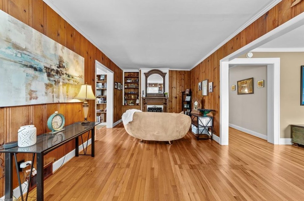 5010 Friendly Ave, Greensboro NC  27410-4336 exterior