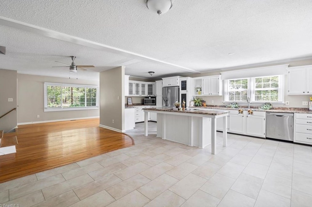 5603 Virgilwood Dr, Greensboro NC  27409-2227 exterior