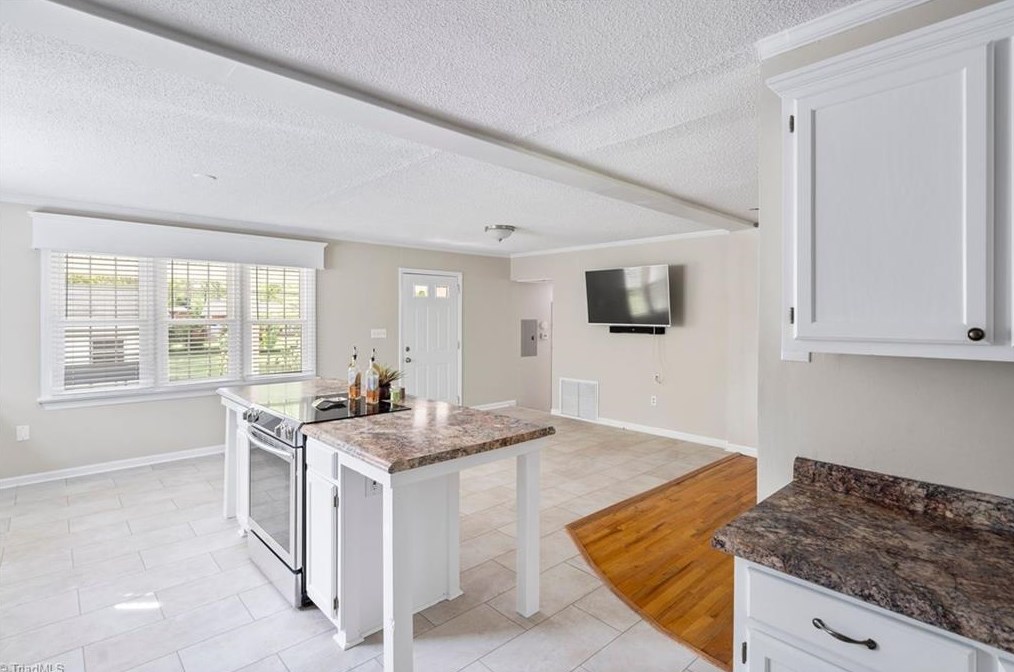 5603 Virgilwood Dr, Greensboro NC  27409-2227 exterior