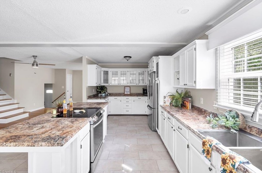 5603 Virgilwood Dr, Greensboro NC  27409-2227 exterior