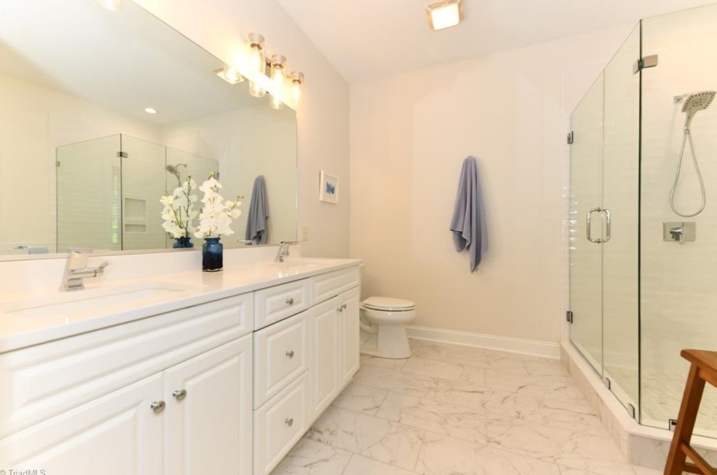 7 Annalisa Dr, Greensboro NC  27455-3317 exterior