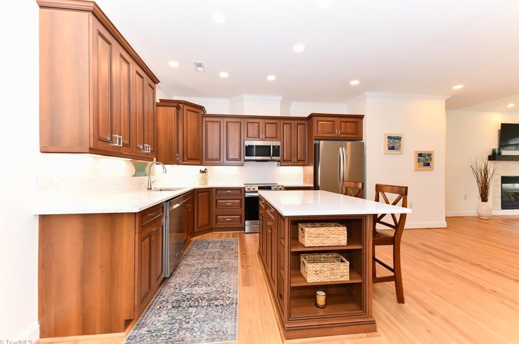 7 Annalisa Dr, Greensboro NC  27455-3317 exterior