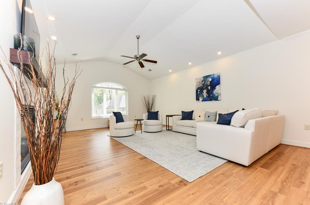 7 Annalisa Dr, Greensboro NC  27455-3317 exterior