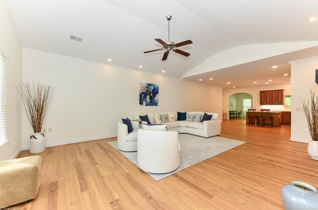 7 Annalisa Dr, Greensboro NC  27455-3317 exterior