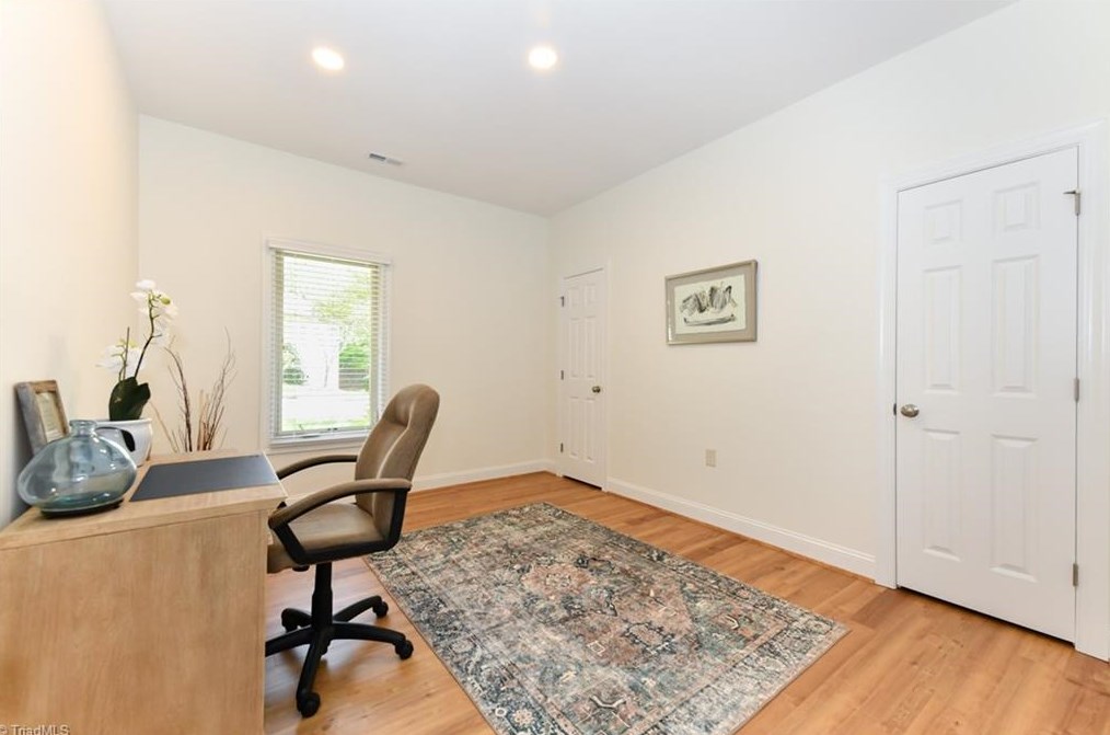 7 Annalisa Dr, Greensboro NC  27455-3317 exterior