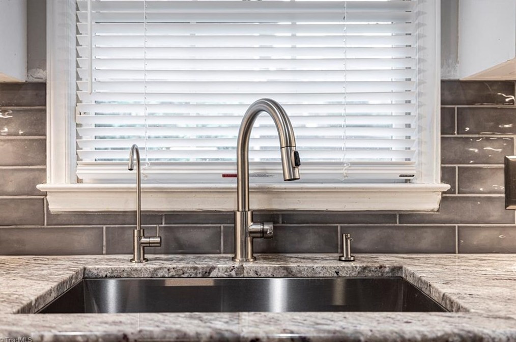 713 Huntington Dr, High Point NC  27262-4524 exterior