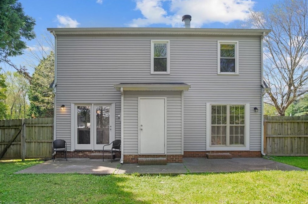 118 Cambridge Square Ln, Kernersville NC  27284-2312 exterior