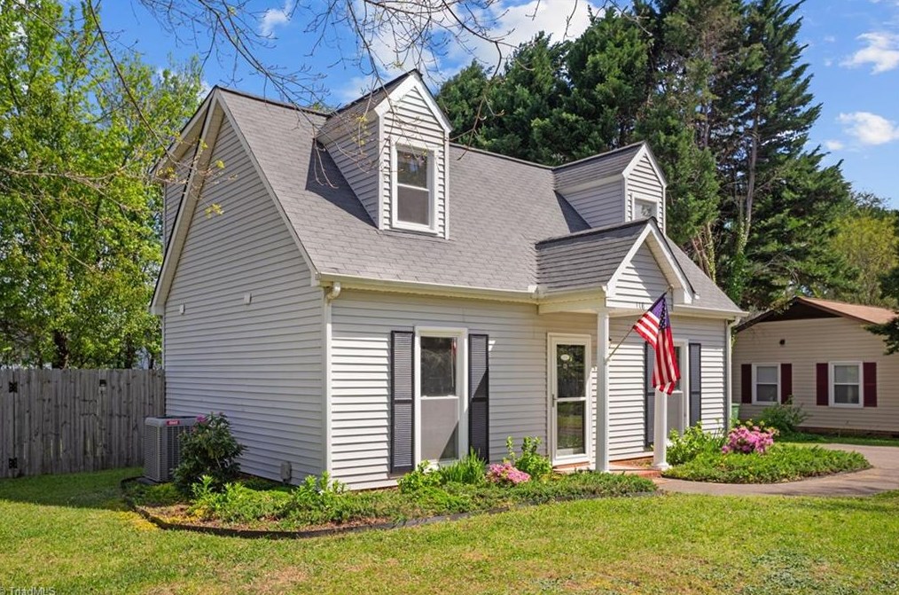 118 Cambridge Square Ln, Kernersville, NC 27284