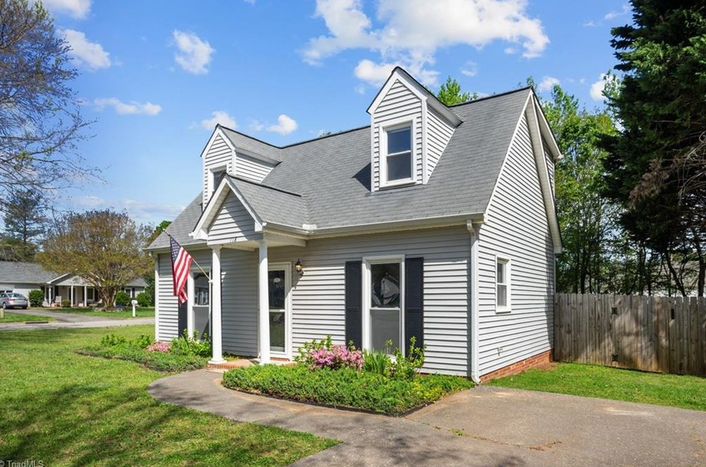 118 Cambridge Square Ln, Kernersville NC  27284-2312 exterior