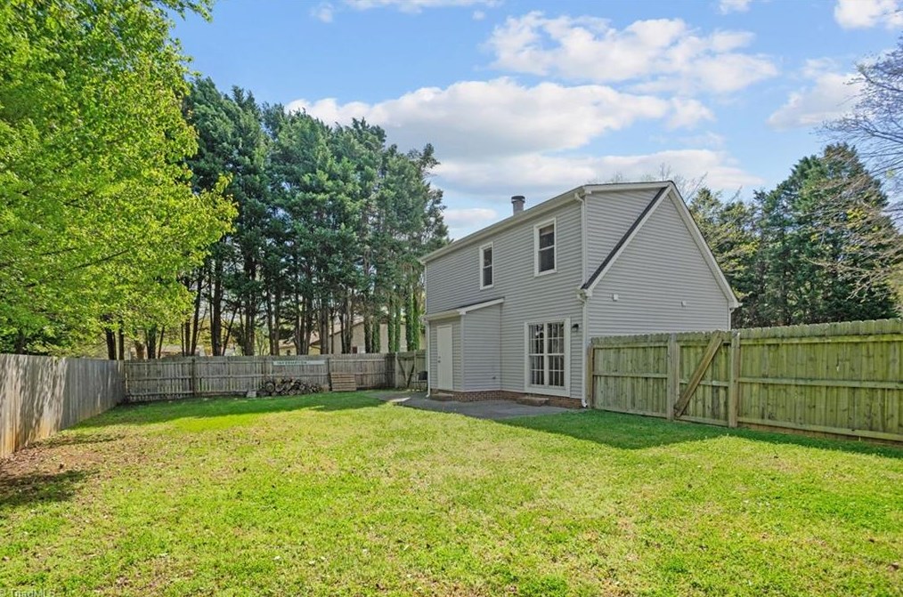 118 Cambridge Square Ln, Kernersville NC  27284-2312 exterior