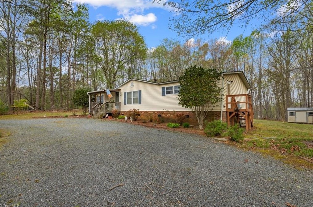 1055 Oak Hollow Dr, Germanton, NC 27019