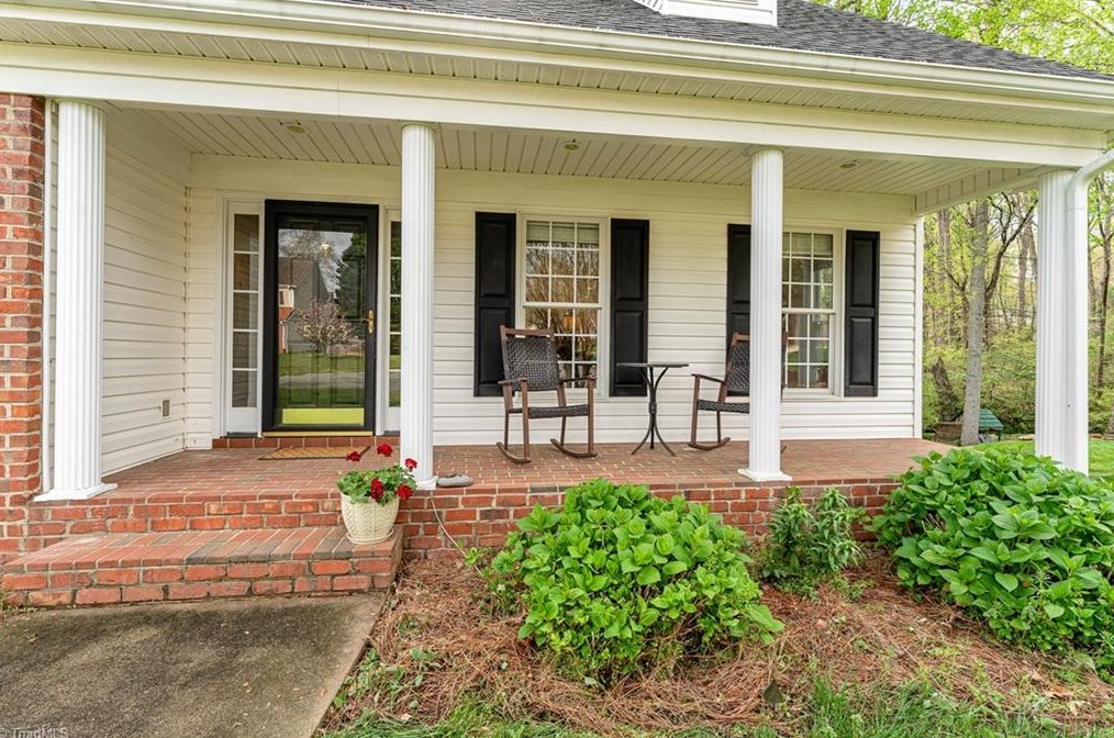 5723 Bromley Dr, Kernersville, NC 27284