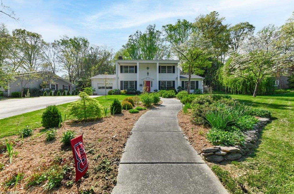 209 Mistletoe Dr, Greensboro, NC 27403