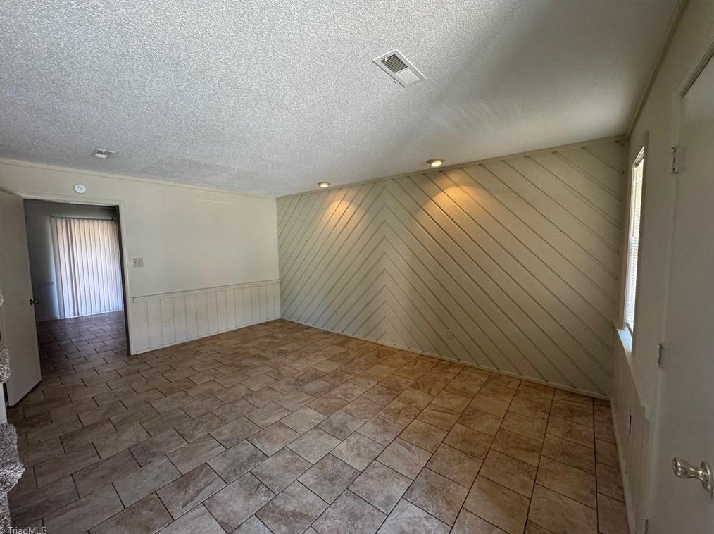 420 Vista Cir, Winston Salem, NC 27106-1989