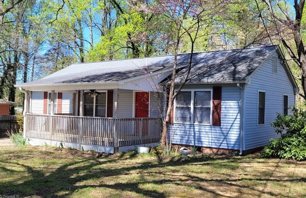 217 Hillcrest St, Kernersville, NC 27284-3021