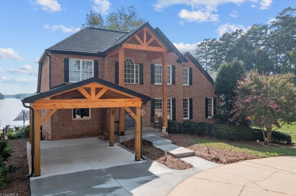 1635 Waterford Pointe Rd, Lexington, NC 27292