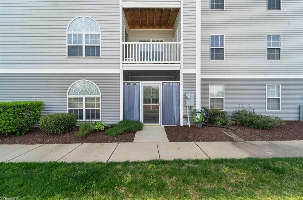 3706 Cotswold Ter, Greensboro NC  27410-8983 exterior