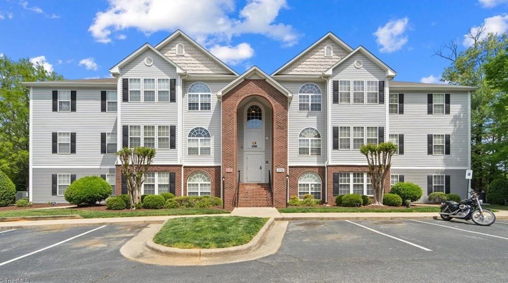 3706 Cotswold Terrace #1b, Greensboro, NC 27410