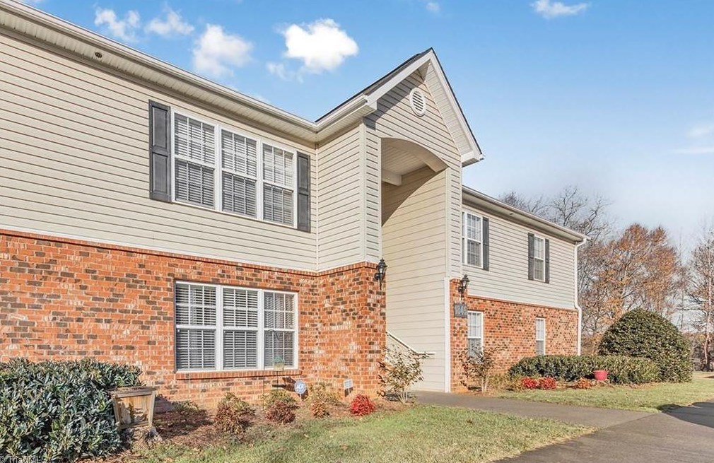1845 Crst Holw Dr #103, Winston Salem, NC 27127