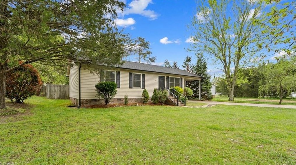 102 Paul Kennedy Rd, Thomasville, NC 27360
